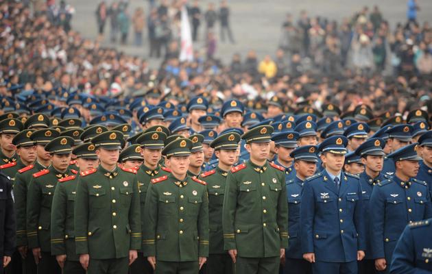 Des militaires chinois à l'occasion du 75e anniversaire du massacre de Nankin, le 13 décembre 2012 à Nankin [Peter Parks / AFP]