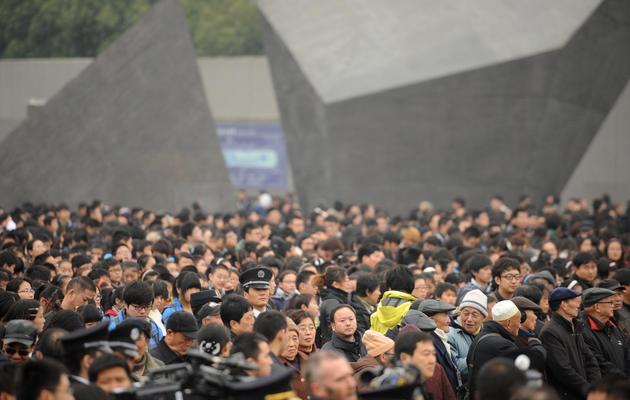 Des participants à la cérémonie pour le 75e anniversaire du massacre de Nankin, le 13 décembre 2012 à Nankin, en Chine [Peter Parks / AFP]