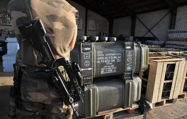Le matériel apporté par les soldats du 2è RIMA et entreposé sur une base militaire près de Bamako, le 14 janvier 2013 [Issouf Sanogo / AFP]