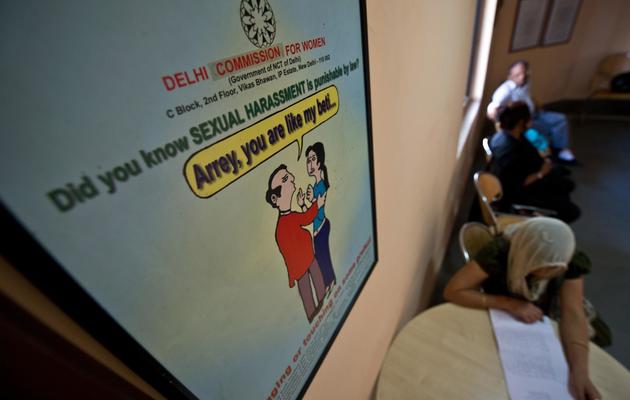 Une femme remplit un dépôt de plainte le 4 avril 2013 à New Delhi [Manan Vatsyayana / AFP]