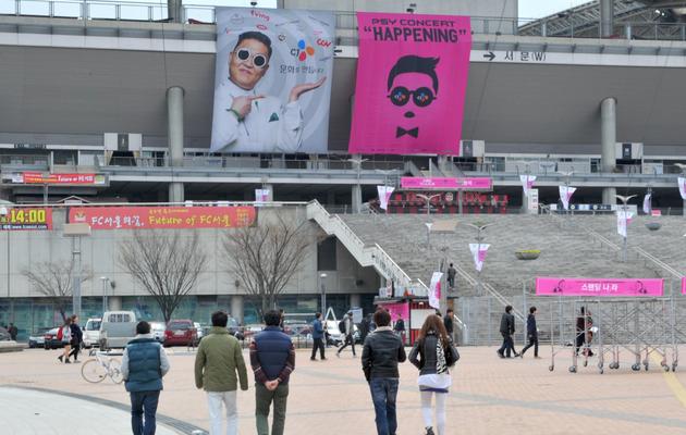 Des publicités pour le concert géant de Psy à Séoul, le 12 avril 2013 [Kim Jae-Hwan / AFP]