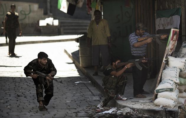 Des rebelles syriens affrontent les forces du régime de Bachar el-Assad dans les rues d'Alep, le 14 septembre 2012 [Marco Longari / AFP/Archives]