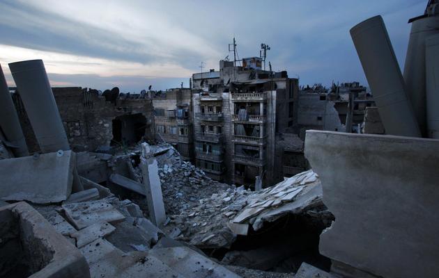 Des maisons endommagées ou détruites après une frappe aérienne du régime syrien à Alep, le 29 novembre 2012 [Javier Manzano / AFP/Archives]