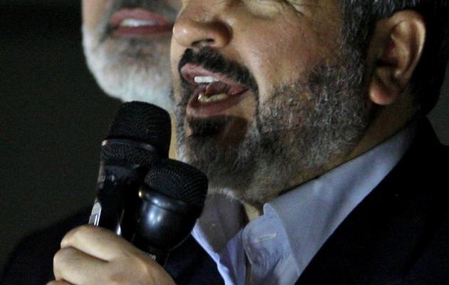 Le chef en exil du Hamas, Khaled Mechaal, prend le micro à Gaza, le 7 décembre 2012 [Hatem Moussa / Pool/AFP]