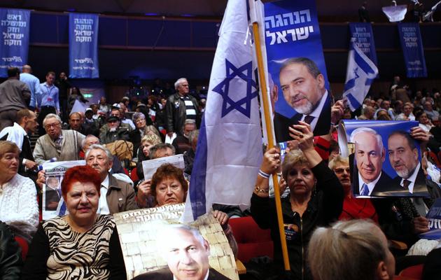 Les partisans de Benjamin Netanyahu le 25 décembre 2012 à Jérusalem [Gali Tibbon / AFP]