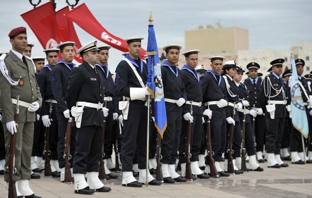 Des membres de l'armée tunisienne prennent part aux célébrations des 2 ans de la révolution du Printemps arabe [Fethi Belaid / AFP]