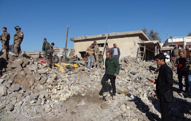 Des habitants sur les lieux d'un attentat, le 16 janvier 2013 à Kirkouk, en Irak [Marwan Ibrahim / AFP]