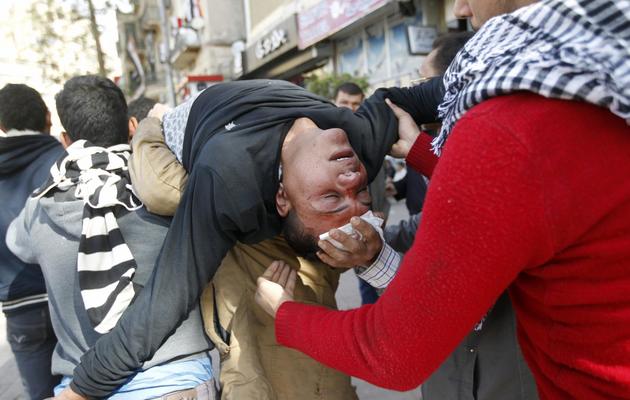 Un manifestant blessé le 25 janvier 2013 place Tahrir au Caire [Mohammed Abed / AFP]