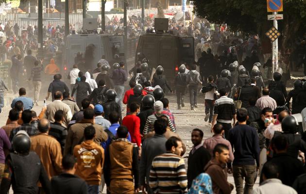 Accrochages entre des policiers et de jeunes manifestants, le 27 janvier 2013 au Caire [Mohammed Abed / AFP]