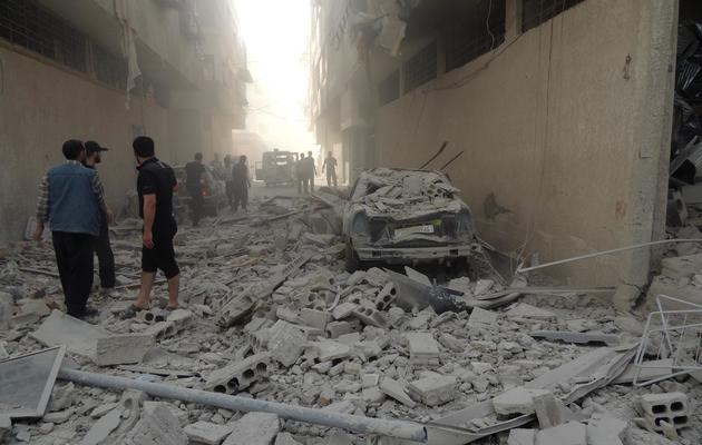 Photo fournie par Shaam News d'une banlieue de Damas le 23 mai 2013  après un raid de l'armée [ / AFP]