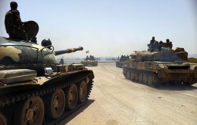Des chars de l'armée syrienne avancent vers Dabaa, le 2 juin 2013 [ / AFP/Archives]