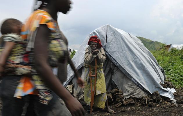 Une Congolaise devant sa tente de fortune, dans un camp de déplacés à Mugunga (est de la RDC), le 24 novembre 2012 [Tony Karumba / AFP]