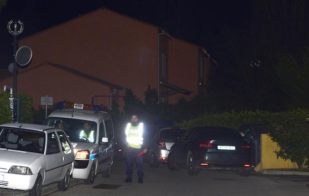 La police est sur les lieux du drame familial, à Salon-de-Provence (Bouches-du-Rhône), le 17 décembre 2012 [Boris Horvat / AFP]