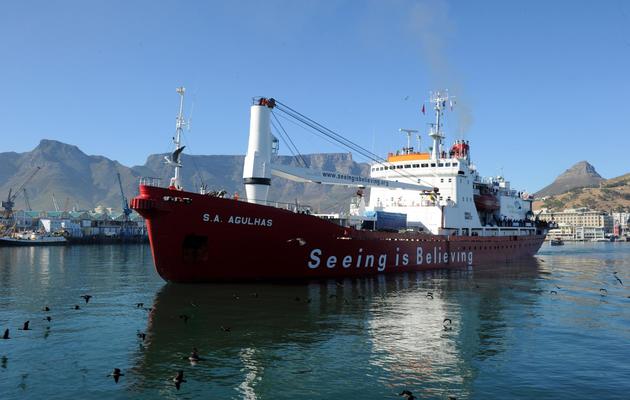 Le SA Agulhas quitte le port du Cap, le 7 janvier 2013 [Alexander Joe / AFP]