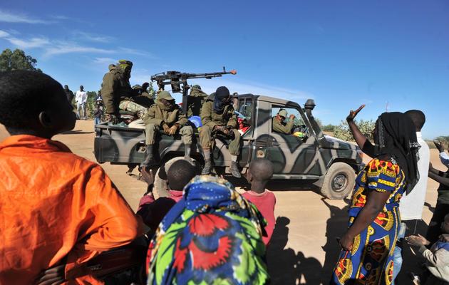 Des soldats malien arrivent à Diabali, le 21 janvier 2013 [Issouf Sanogo / AFP]