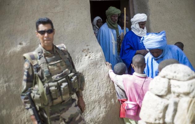 Un soldat français à la sortie d'une mosquée à Tombouctou au Mali, le 1er février 2013 [Fred Dufour / AFP]