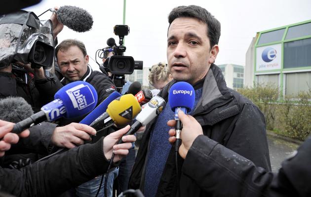 Le représentant CGT Julien Chaillou  le 13 février 2013 devant l'agence Pôle emploi de Nantes où un chômeur s'est suicidé [Alain Lemasson / AFP]