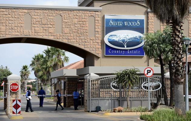L'entrée de la résidence où se trouve le domicile d'Oscar Pistorius à Pretoria, le 14 février 2013 [Stéphane de Sakutin / AFP]