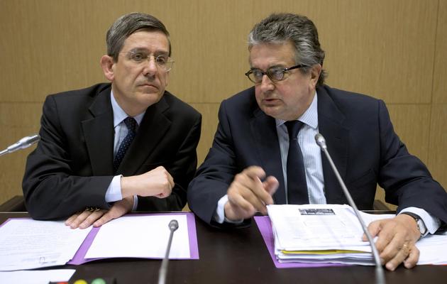 Le président de la commission d'enquête sur l'action du gouvernement pendant l'affaire Cahuzac, Charles de Courson (gauche) et son rapporteur Alain Claeys [Joel Saget / AFP]