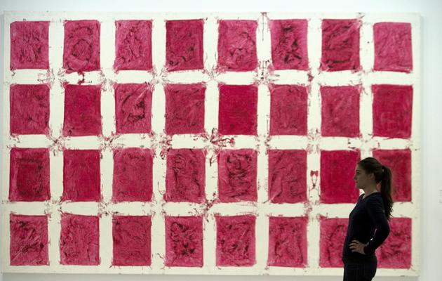 Une oeuvre de Simon Hantaï de la série des Tabulas, exposée le 21 mai 2013, au Centre Pompidou [Joel Saget / AFP]