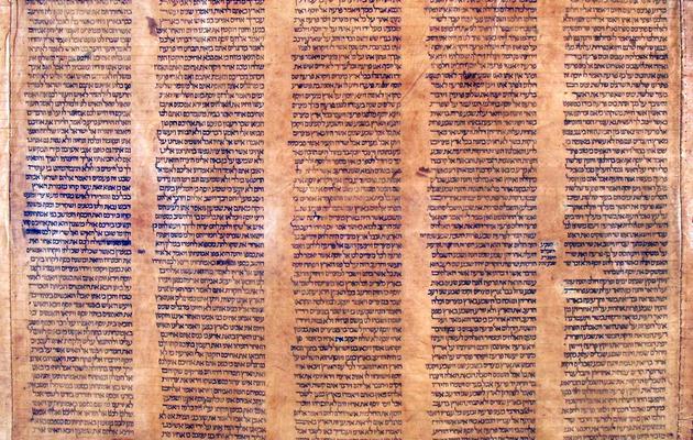 Photo transmise le 29 mai 2013 par l'université de Bologne d'un détail du rouleau de la plus vieille Torah du monde [ / Université de Boogne/AFP]