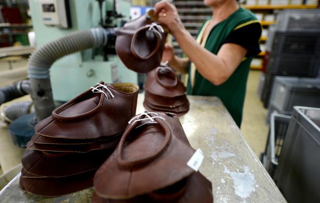 Fabrication de chaussures paraboot le 3 juin 2013 à Tullins [Philippe Desmazes / AFP]