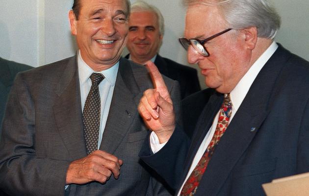 Jacques Chirac (g) et Pierre Mauroy, le 4 novembre 1994 à Lille [Jacques Demarthon / AFP/Archives]