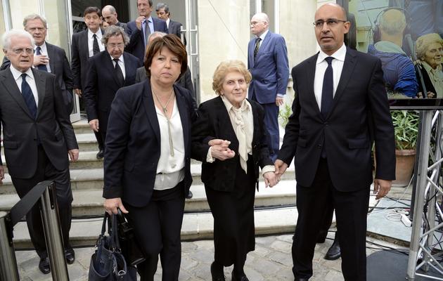 Au centre la veuve de Pierre Mauroy, entourée de Martine Aubry et Harlem Désir, le 11 juin 2013 à Paris [Bertrand Guay / AFP]