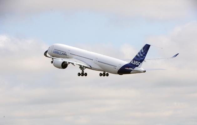 L'Airbus A350 s'élance de la piste de Toulouse-Blagnac pour son premier test de vol, le 14 juin 2013 [Eric Cabanis / AFP]