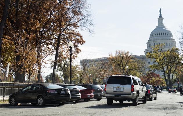 Le convoi transportant l'ancien chef de la CIA David Petraeus, à Washington, le 16 novembre 2012 [Brendan Smialowski / AFP]