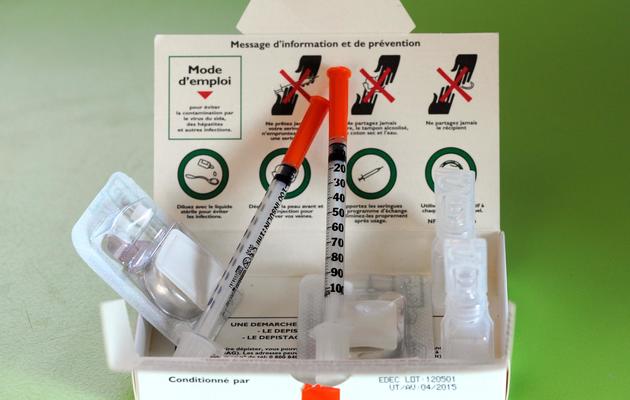 Photo en date du 29 avril 2013, d'un kit d'injection de drogue distribué par une association gay,  à Paris [Lionel Bonaventure / AFP/Archives]