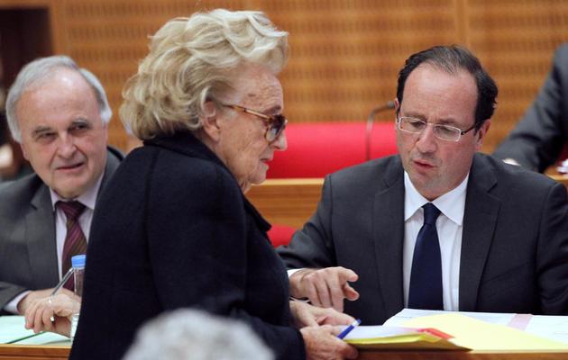 Bernadette Chirac et François Hollande lors du  conseil général de Corrèze le 23 mars 2012 à Tulle [Patrick Kovarik / AFP/Archives]