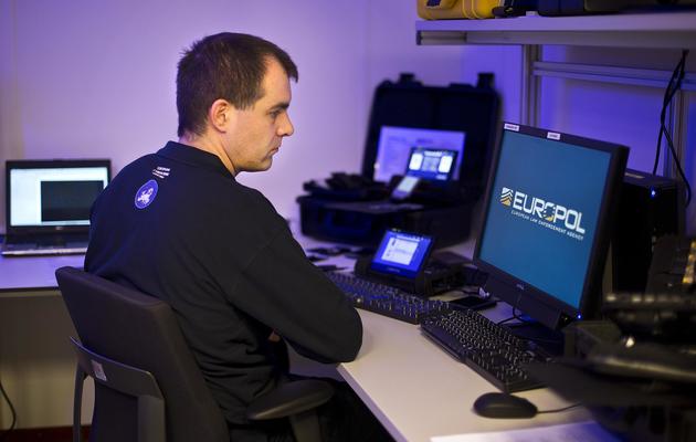 Un employé du Centre européen de lutte contre la cybercriminalité à la Haye aux Pays-Bas le 11 janvier 2013 [Ilvy Njiokiktjien / ANP/AFP/Archives]